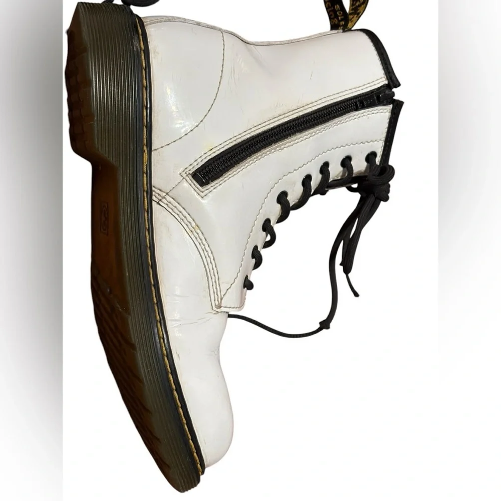 SOLD
Dr. Martens White T Zavala 8 Eyelet Combat Boot EU 37 US L 6 US M 5 UK 4 - Picture 8 of 15